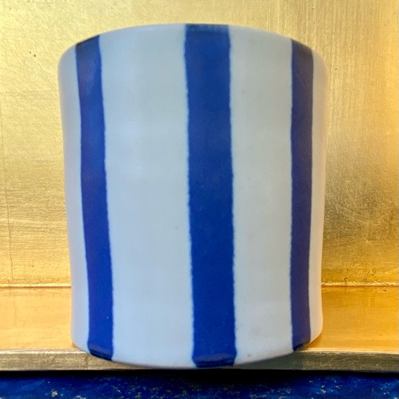 Handmade Mug, signed Sue Binns. Blue and White - Picture 4 of 11